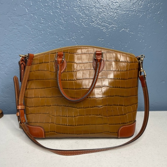 Dooney & Bourke cognac/tan med croc embossed all leather strap tote and dust bag - Picture 5 of 13